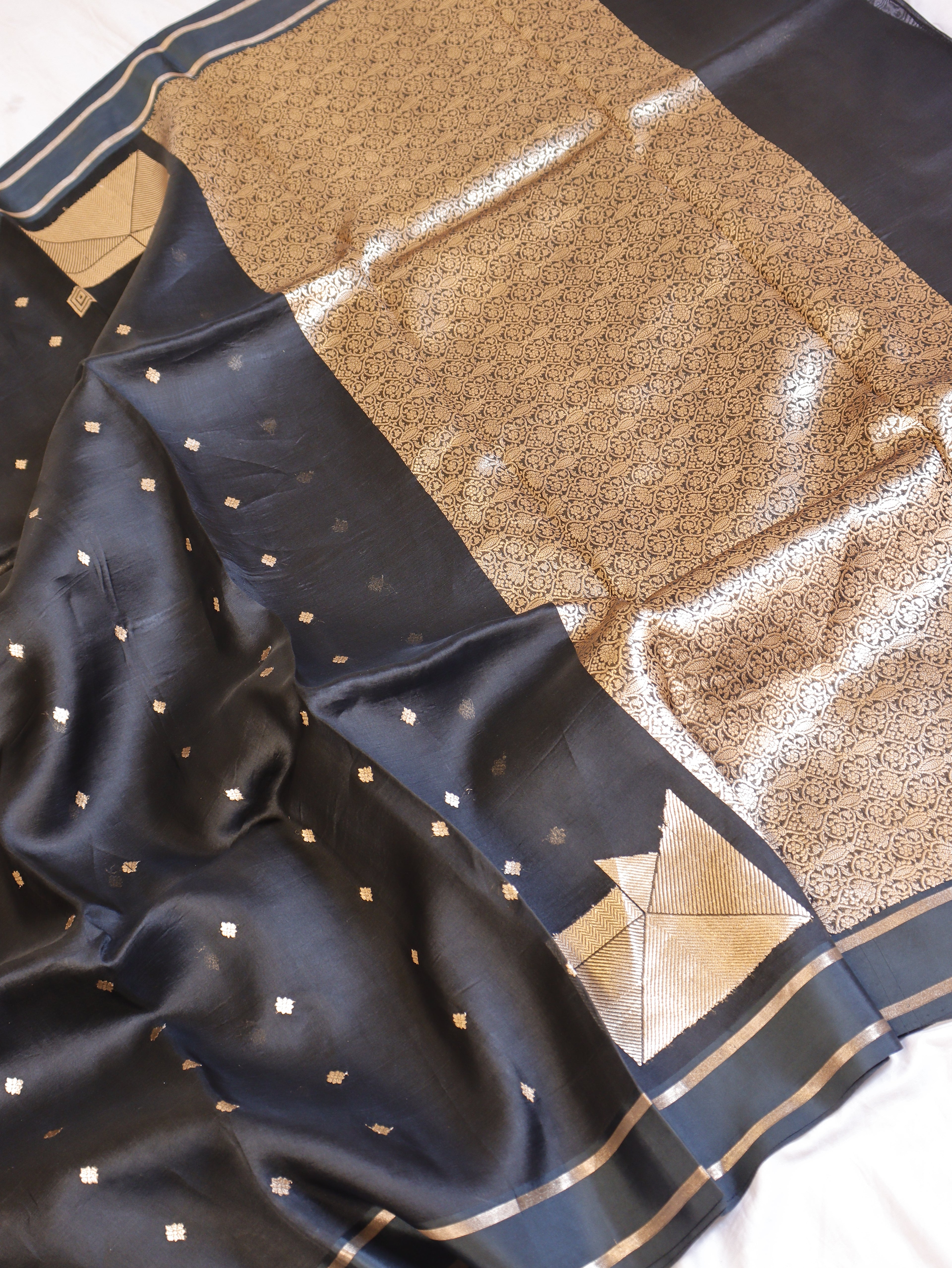 Minimal Border Handloom Kora Silk Saree - Black