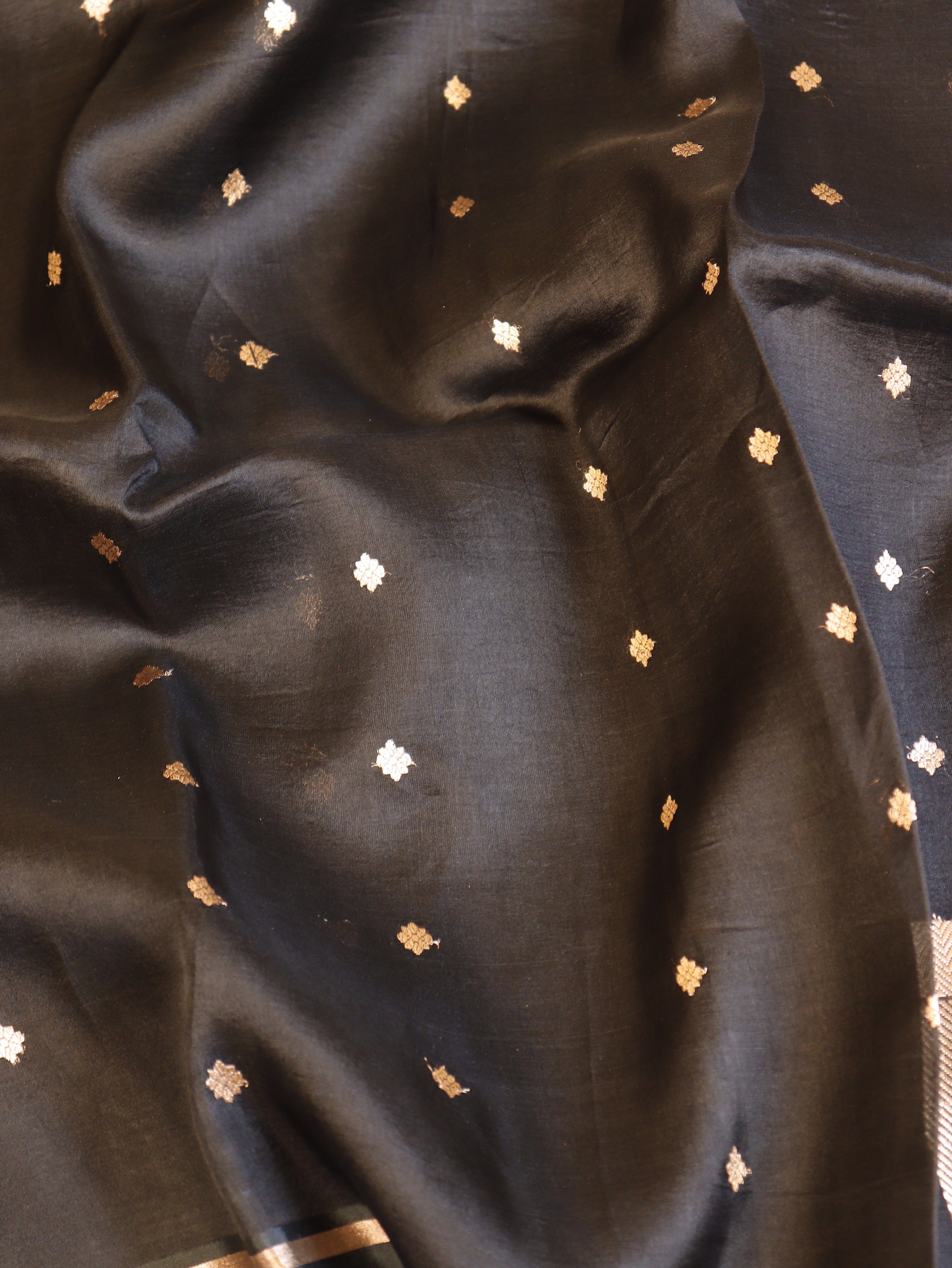 Minimal Border Handloom Kora Silk Saree - Black