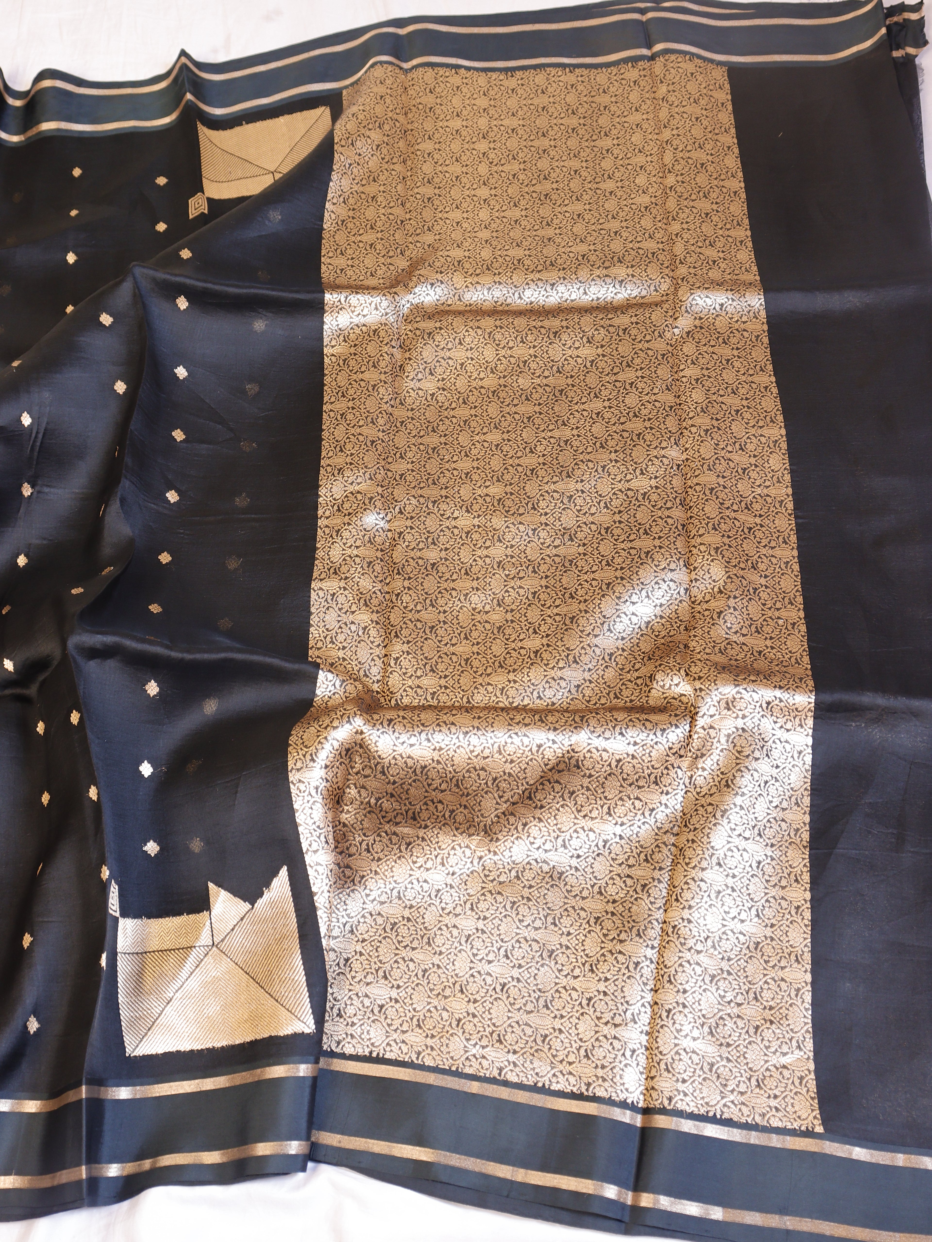 Minimal Border Handloom Kora Silk Saree - Black