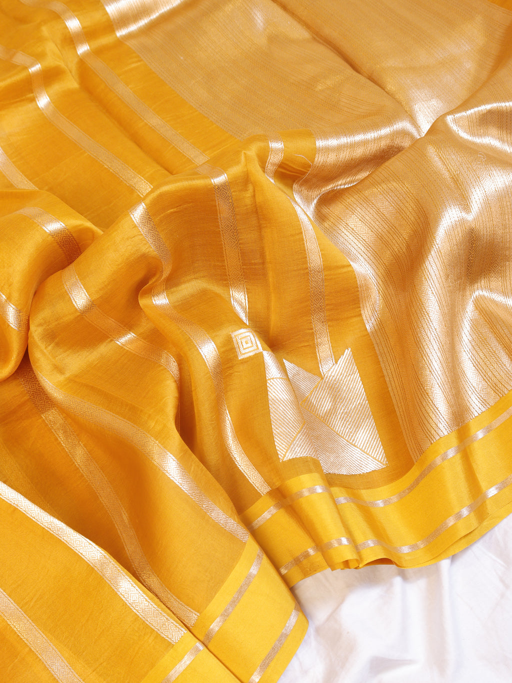 Minimal Border Handloom Kora Silk Saree