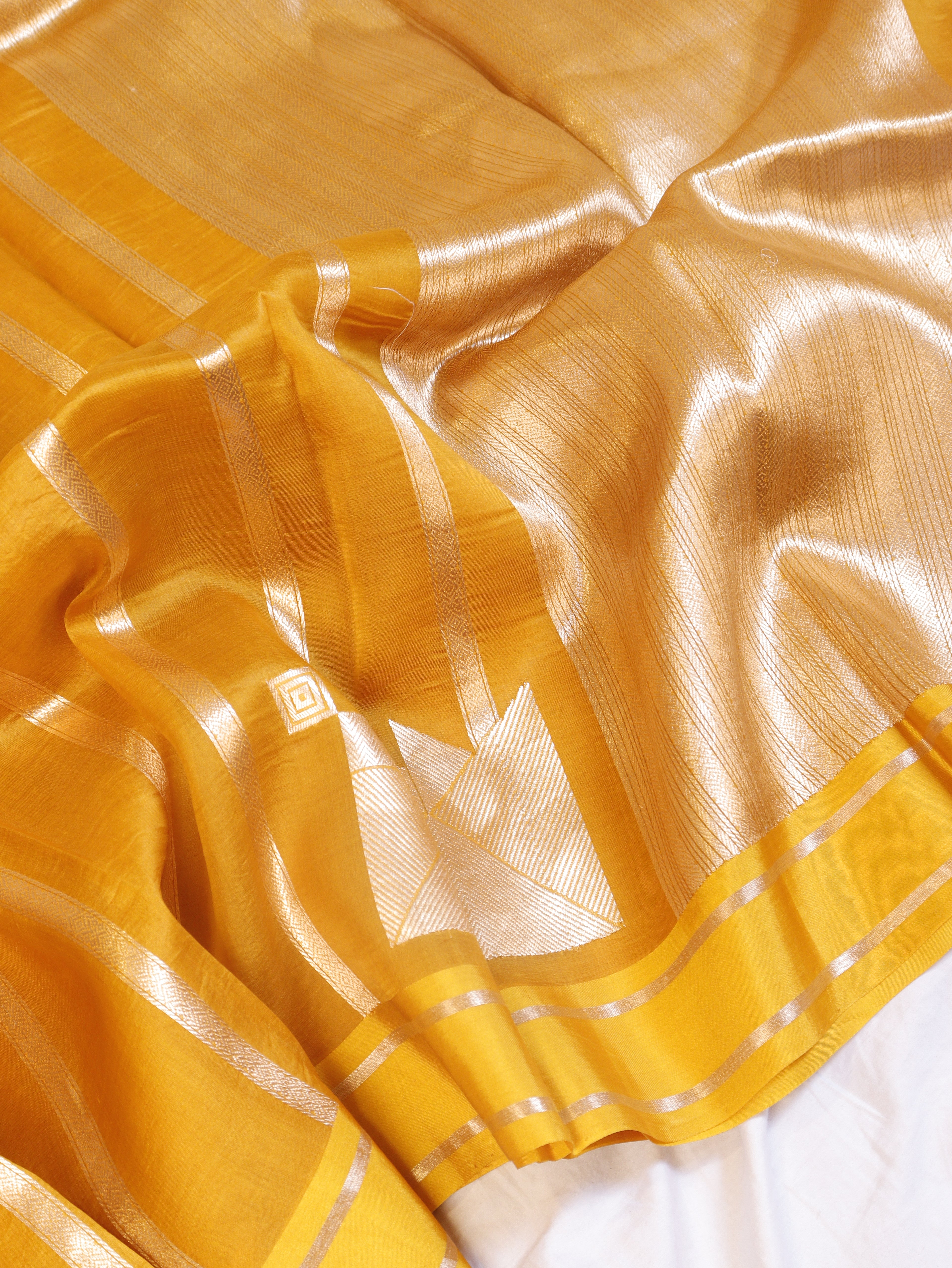 Minimal Border Handloom Kora Silk Saree