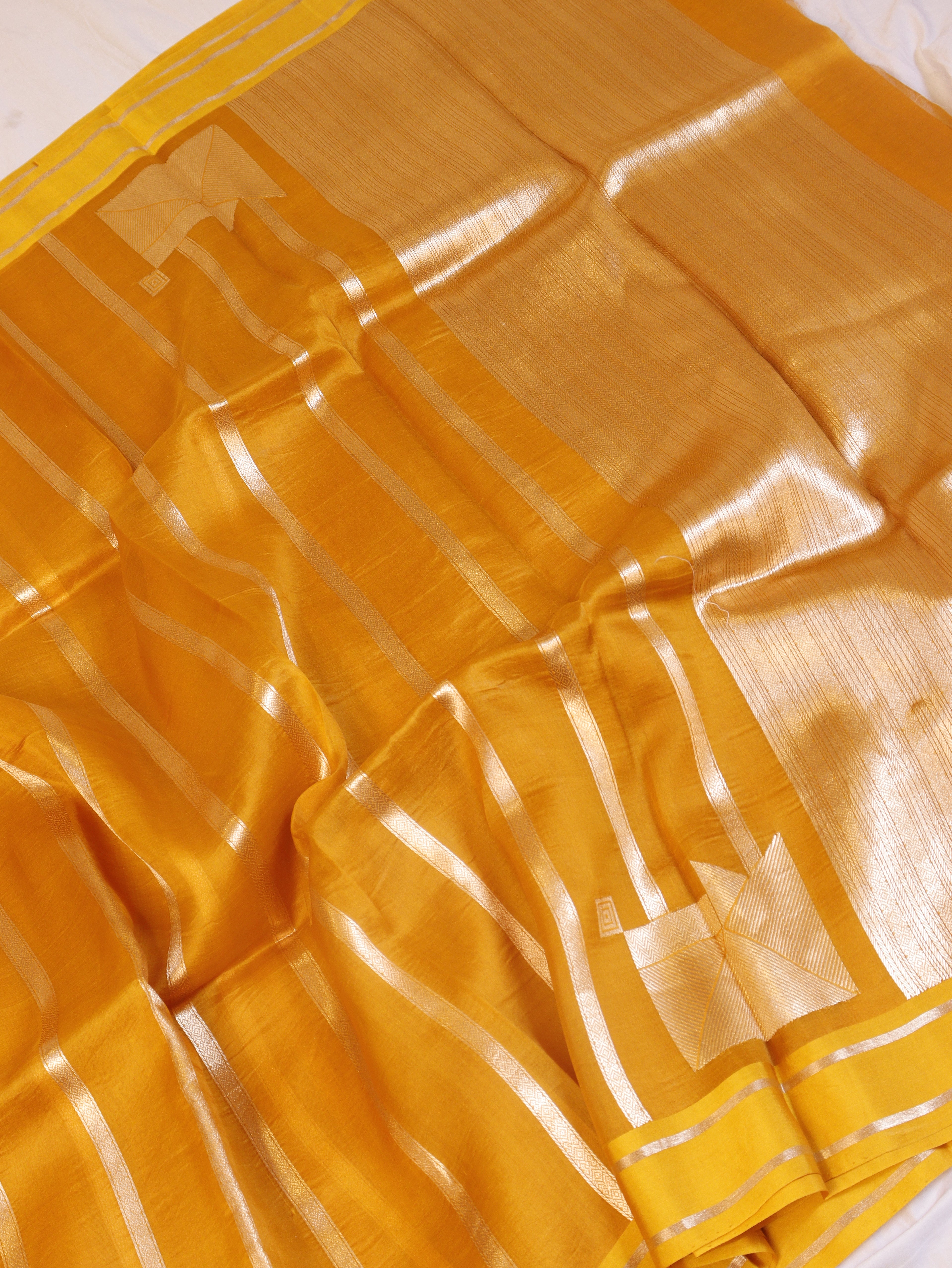 Minimal Border Handloom Kora Silk Saree