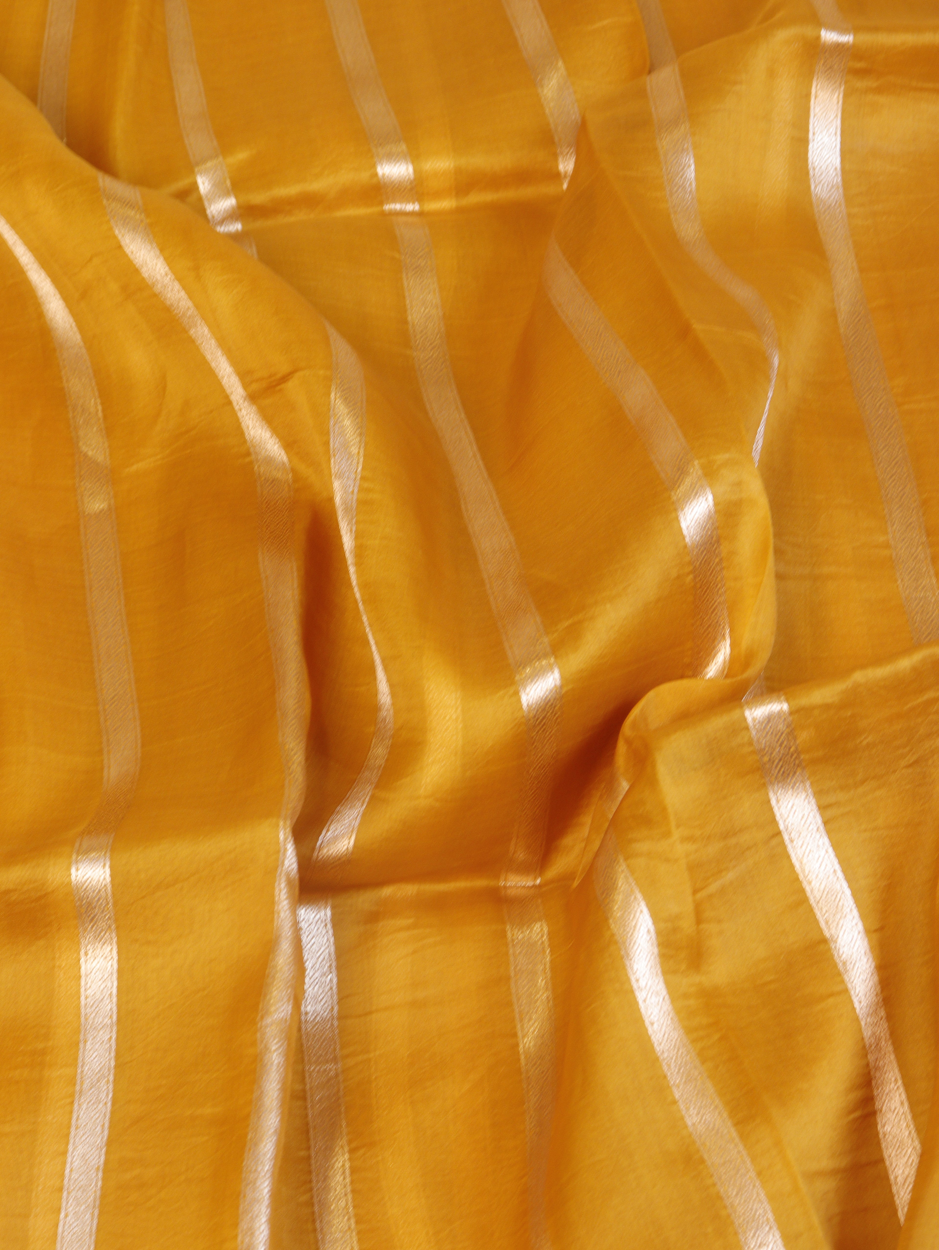 Minimal Border Handloom Kora Silk Saree