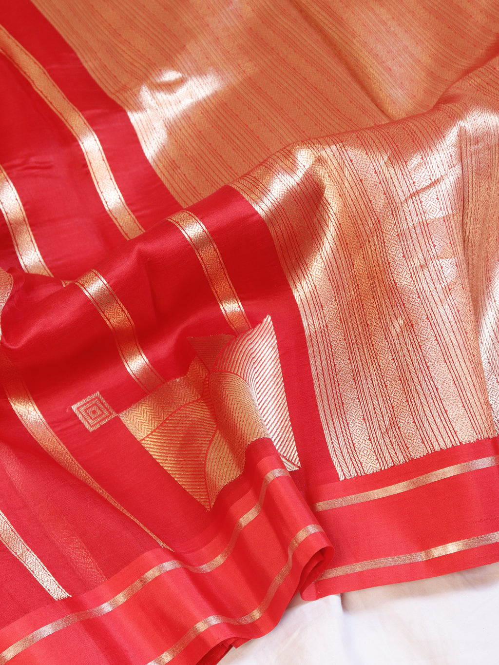 Minimal Border Handloom Kora Silk Saree
