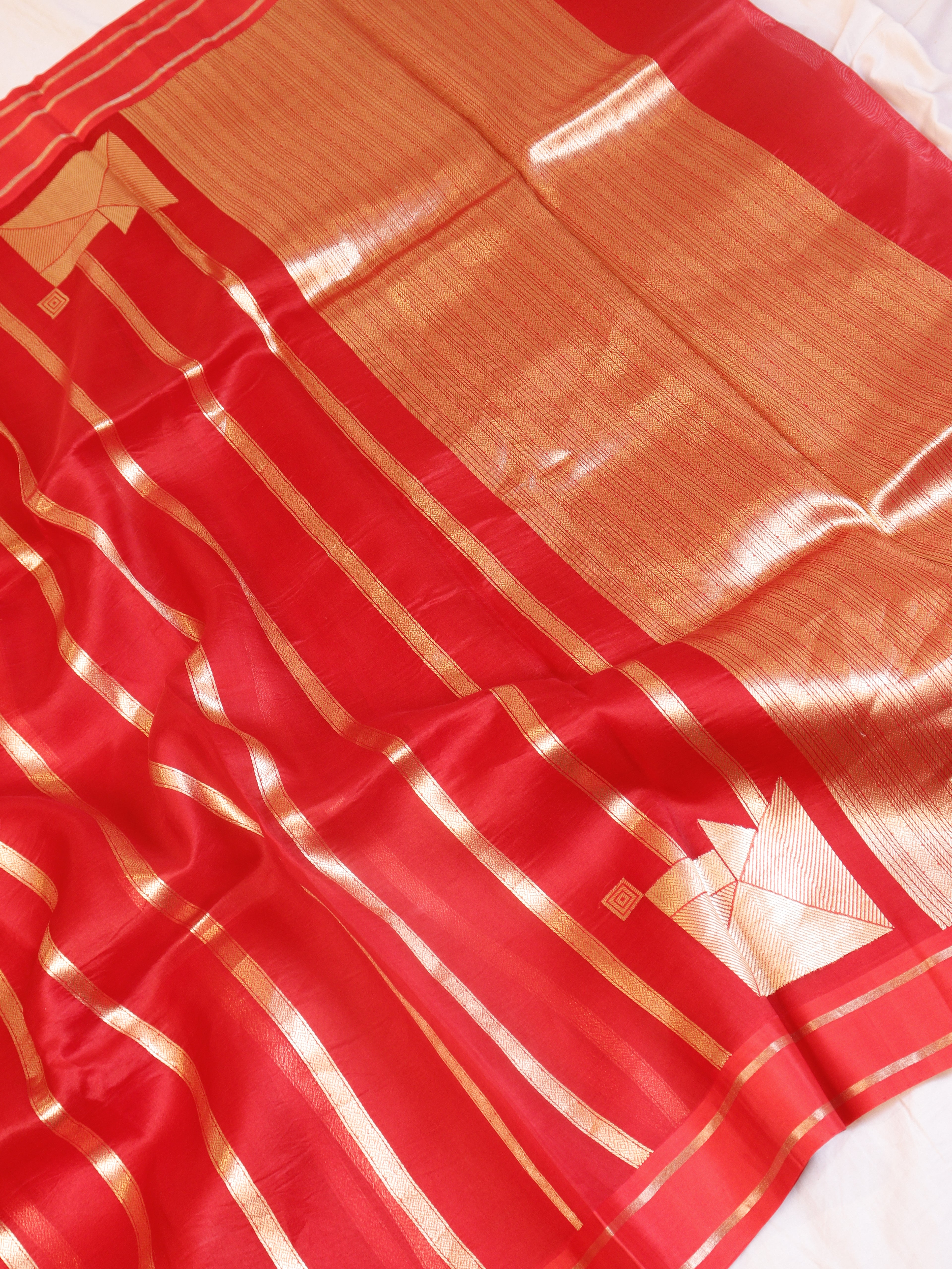Minimal Border Handloom Kora Silk Saree