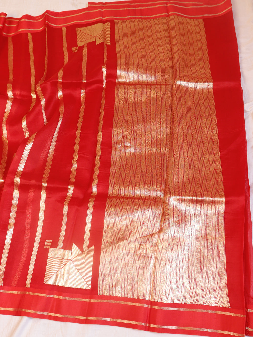 Minimal Border Handloom Kora Silk Saree