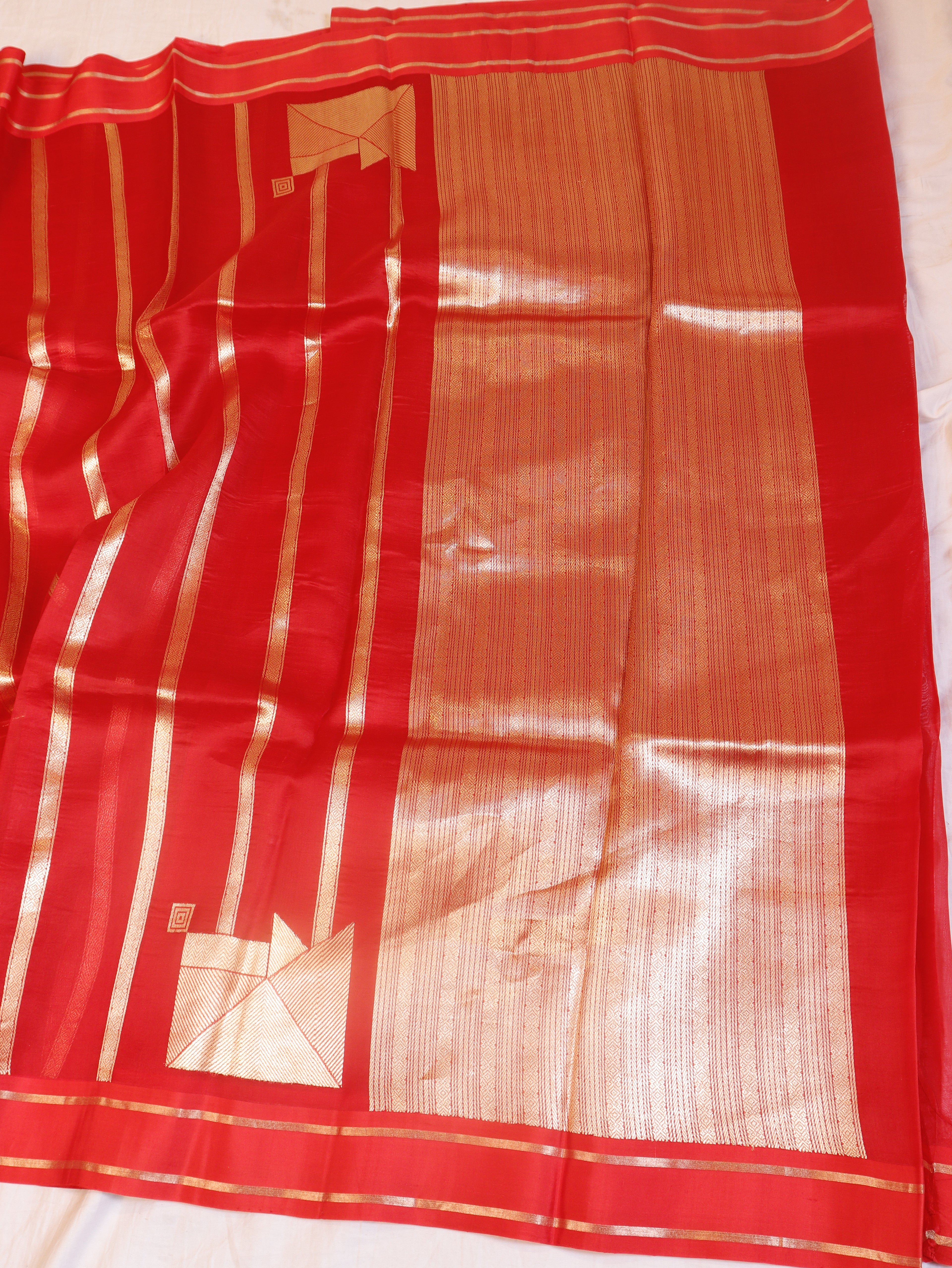 Minimal Border Handloom Kora Silk Saree