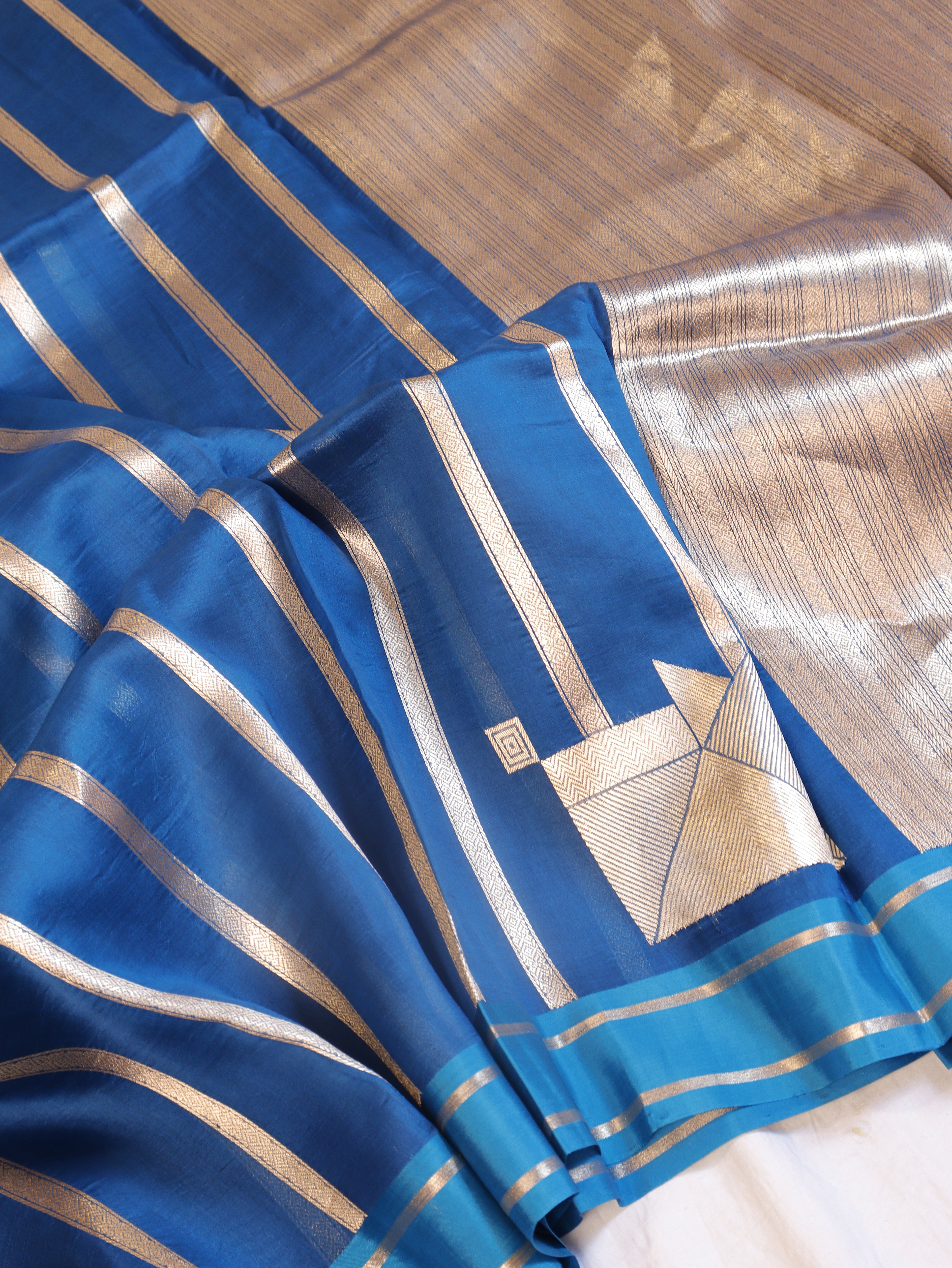 Minimal Border Handloom Kora Silk Saree