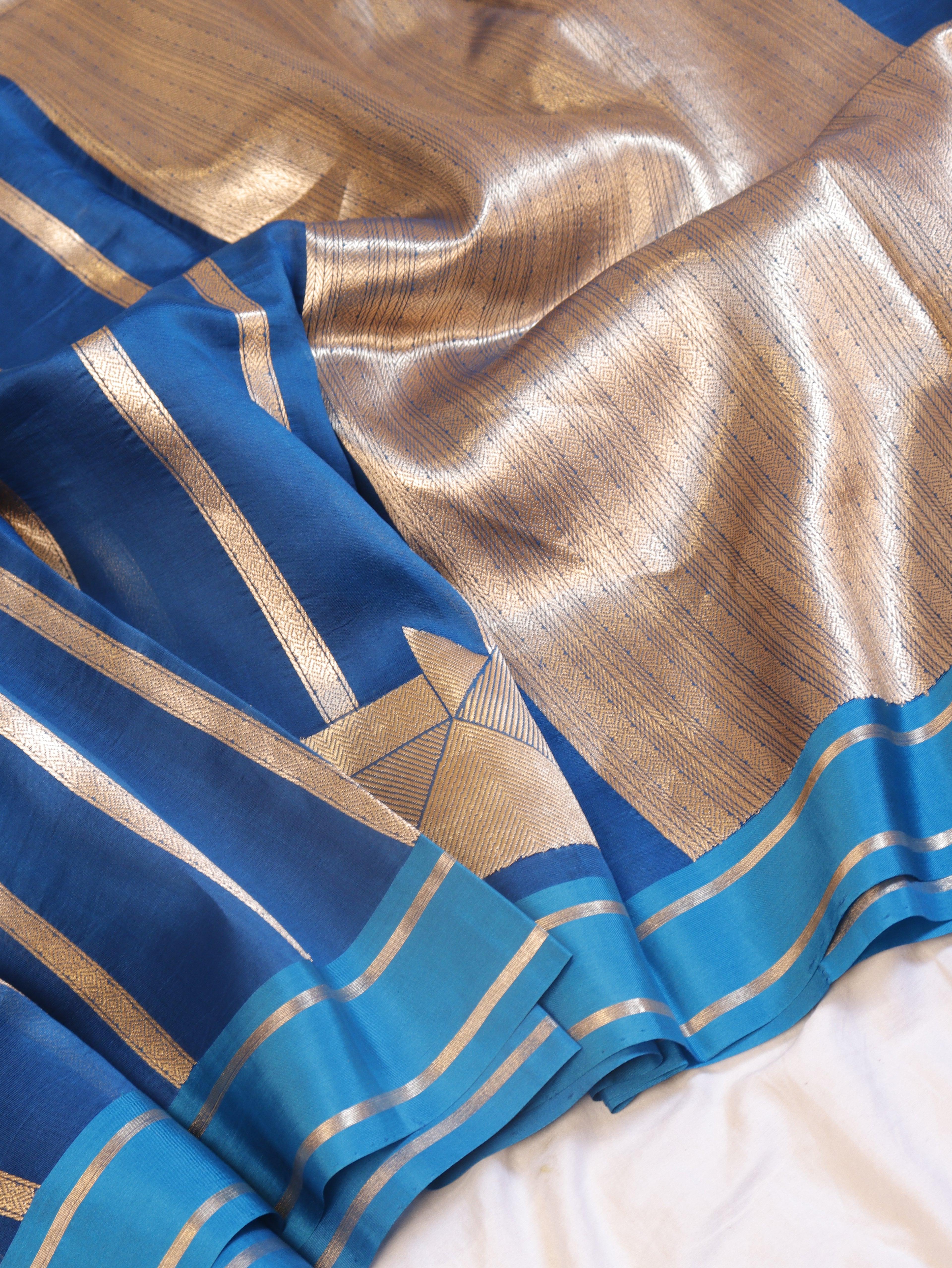 Minimal Border Handloom Kora Silk Saree