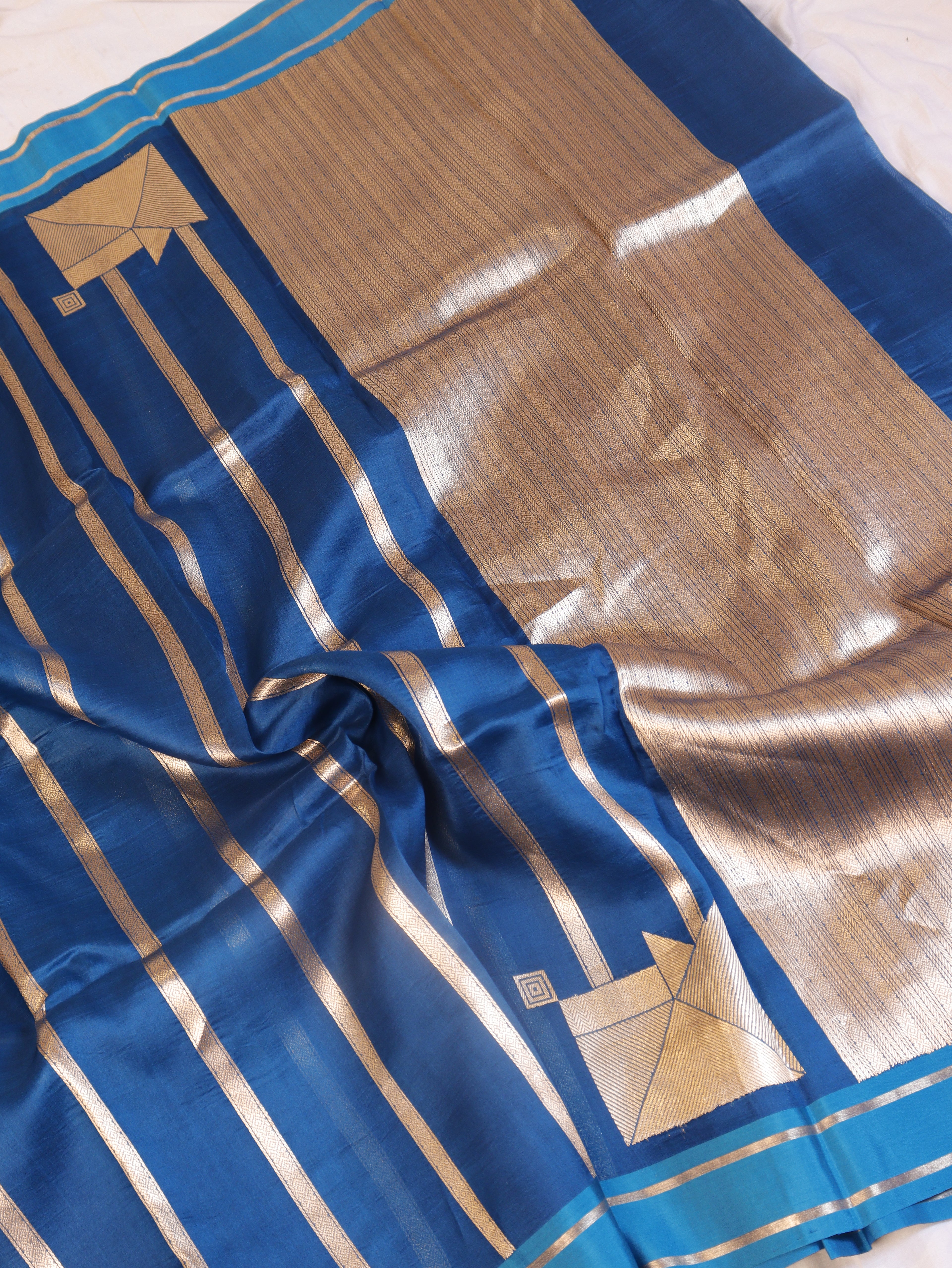 Minimal Border Handloom Kora Silk Saree