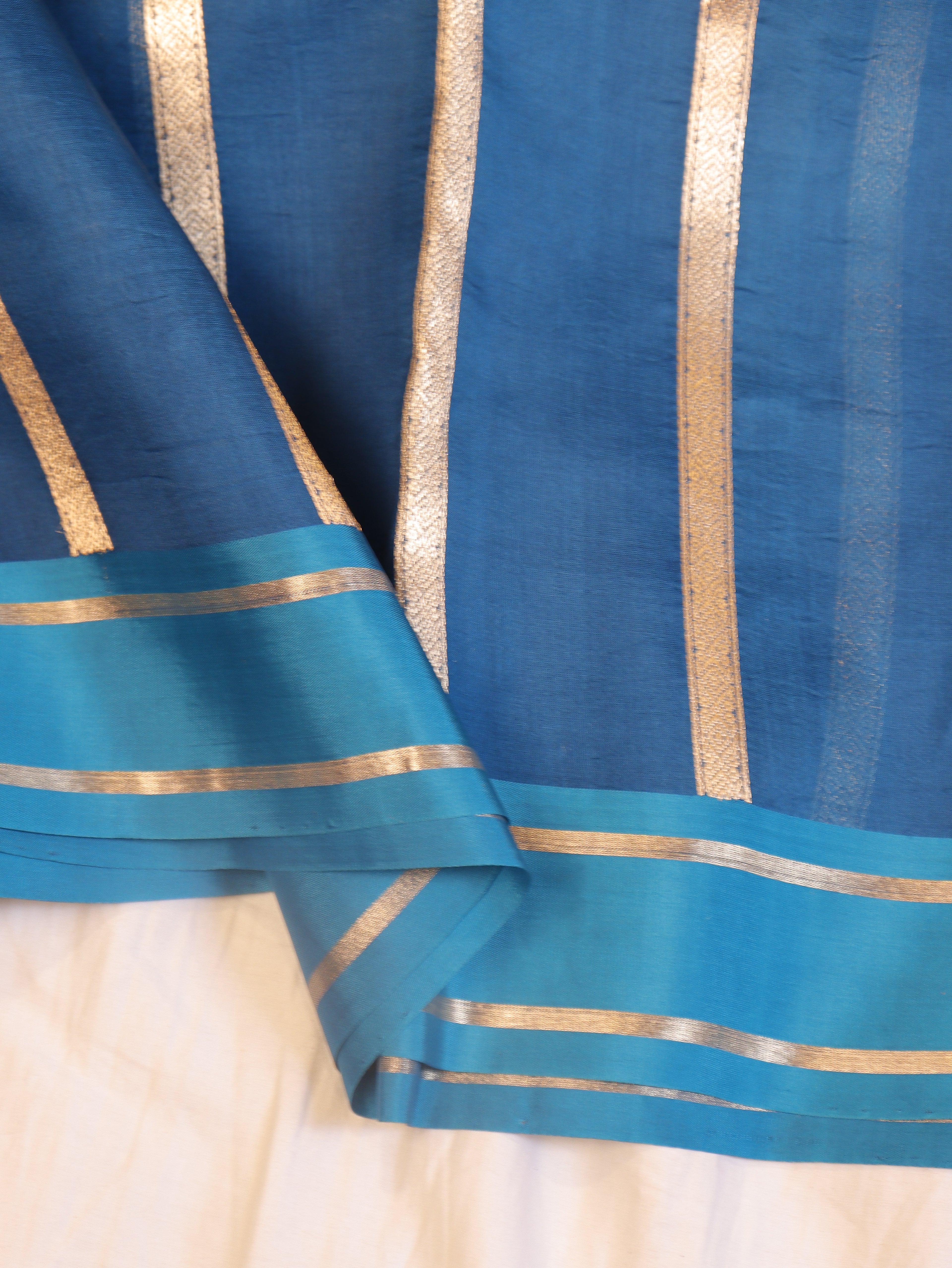 Minimal Border Handloom Kora Silk Saree