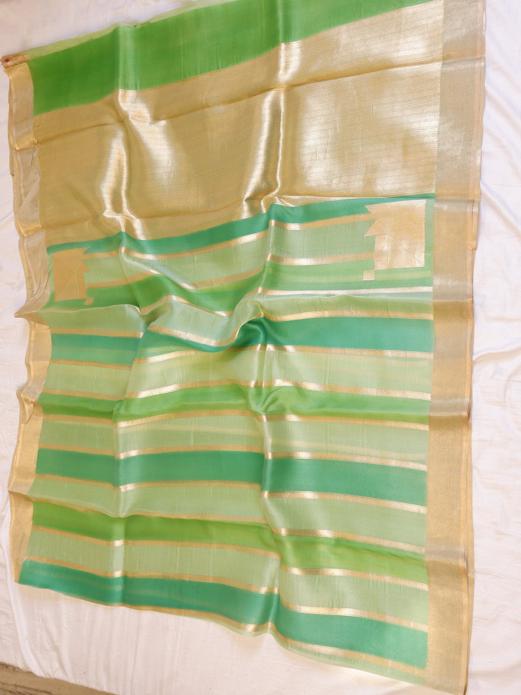 Minimal Border Handloom Kora Silk Saree