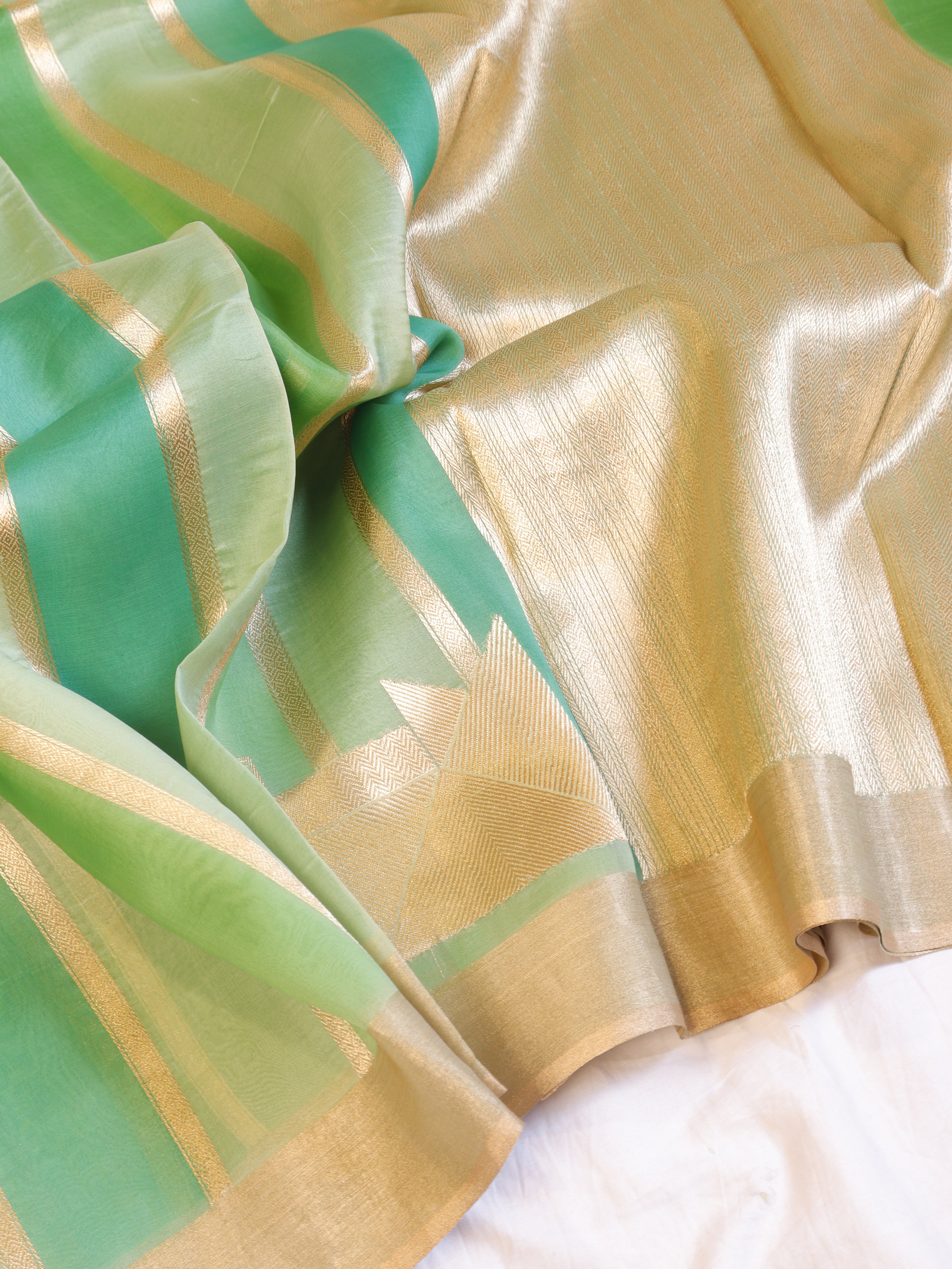 Minimal Border Handloom Kora Silk Saree