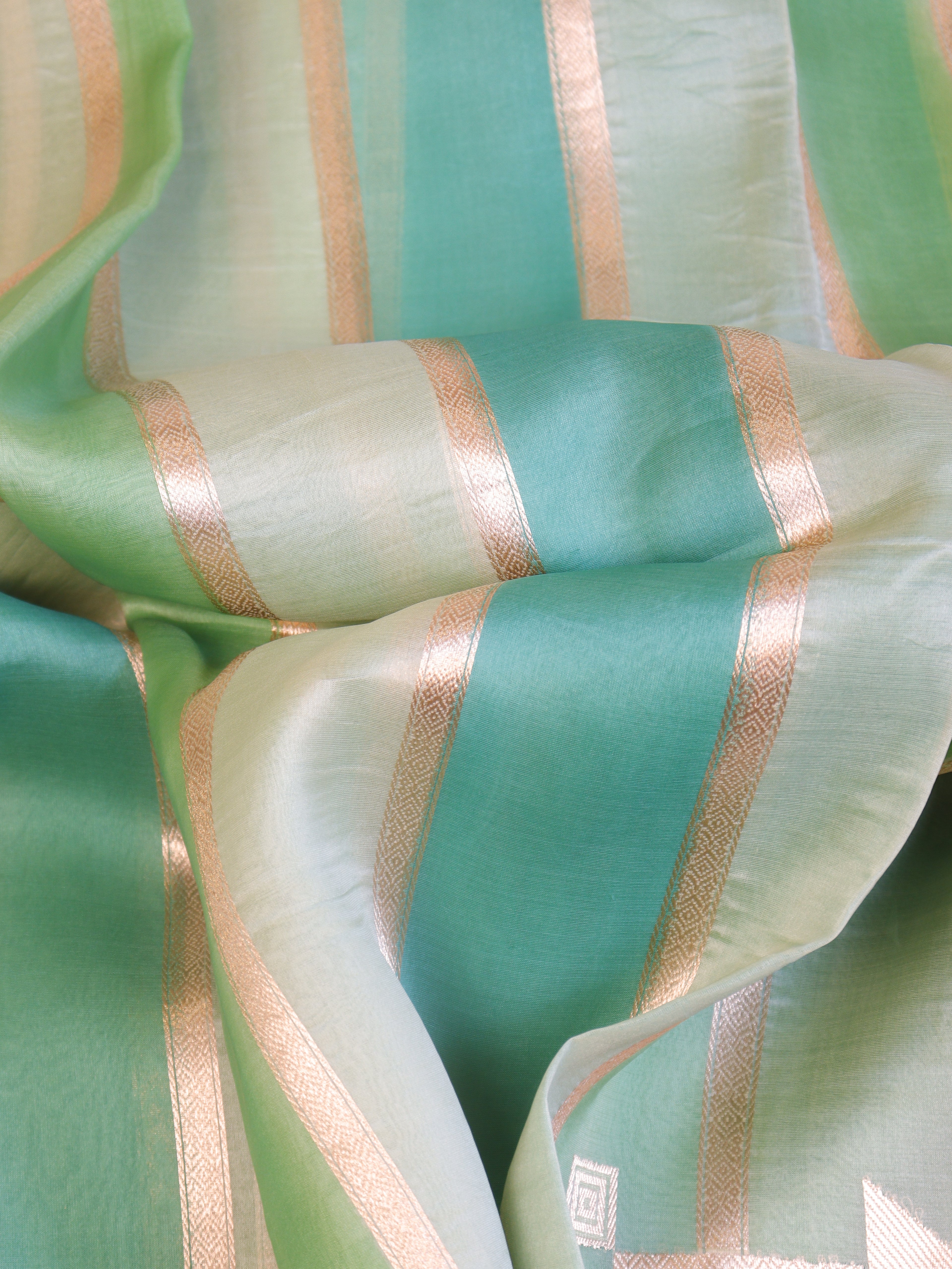 Minimal Border Handloom Kora Silk Saree