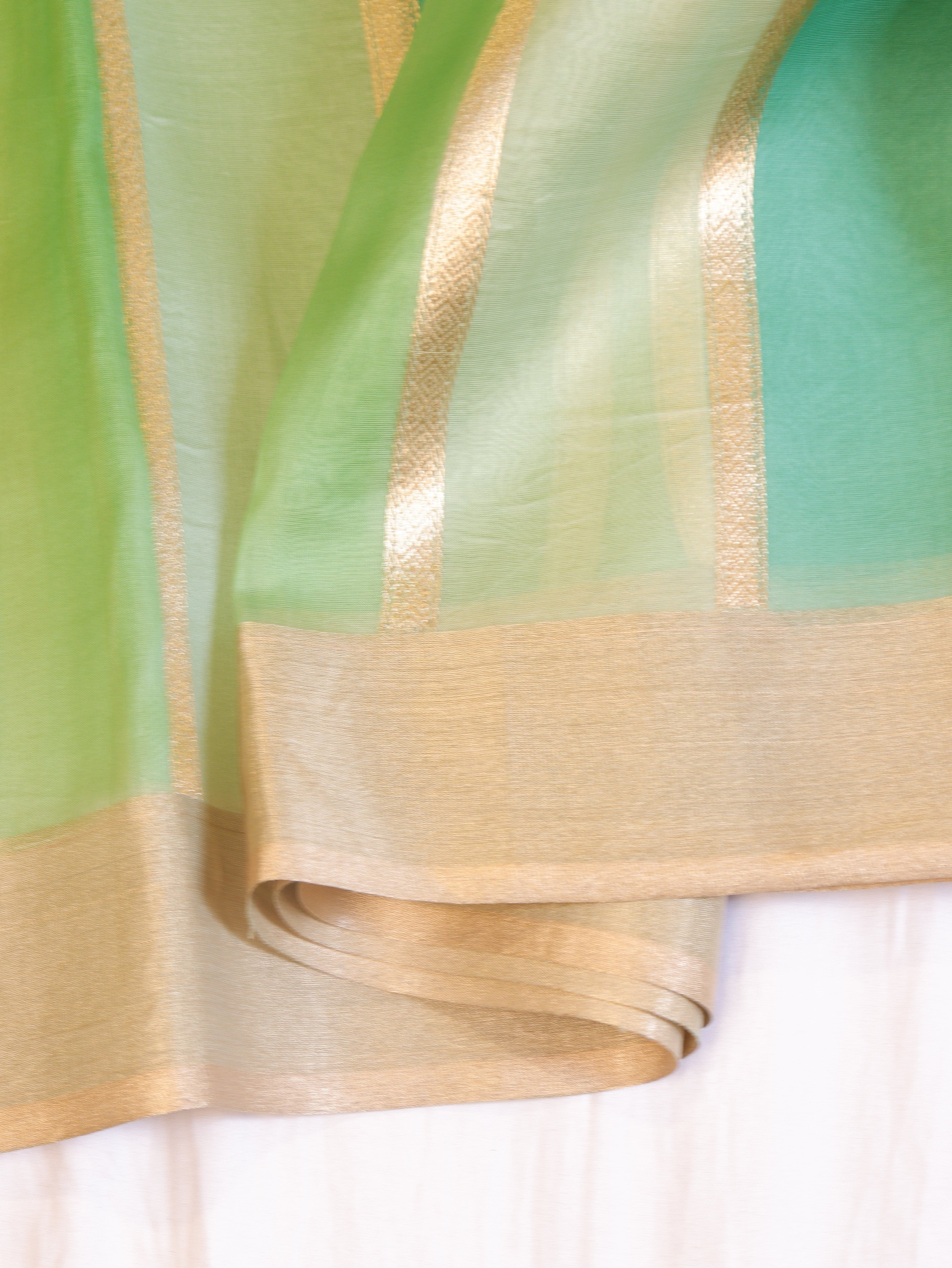Minimal Border Handloom Kora Silk Saree