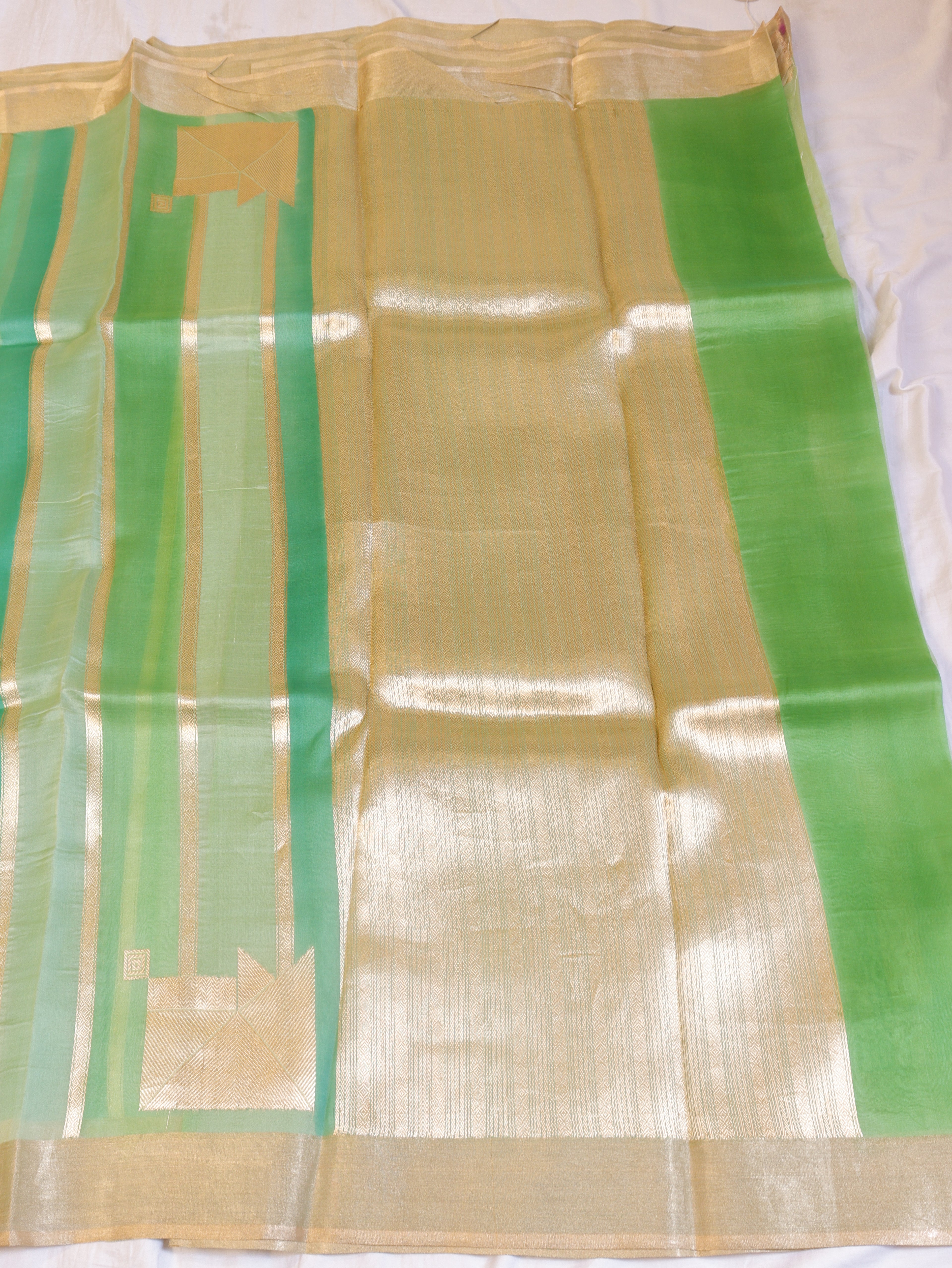 Minimal Border Handloom Kora Silk Saree