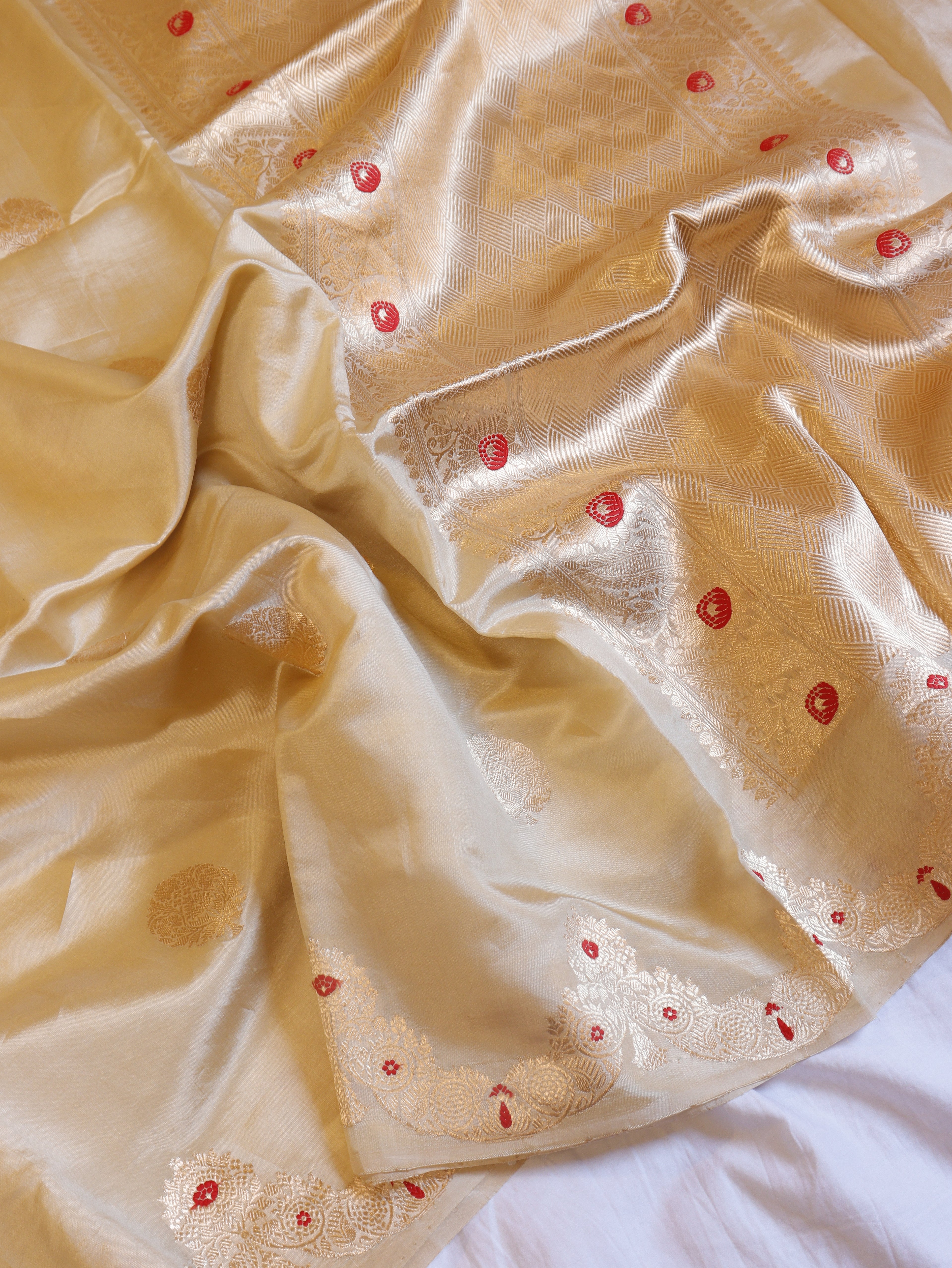 Scallop Border Handloom Pure Soft Katan Silk Saree - Beige