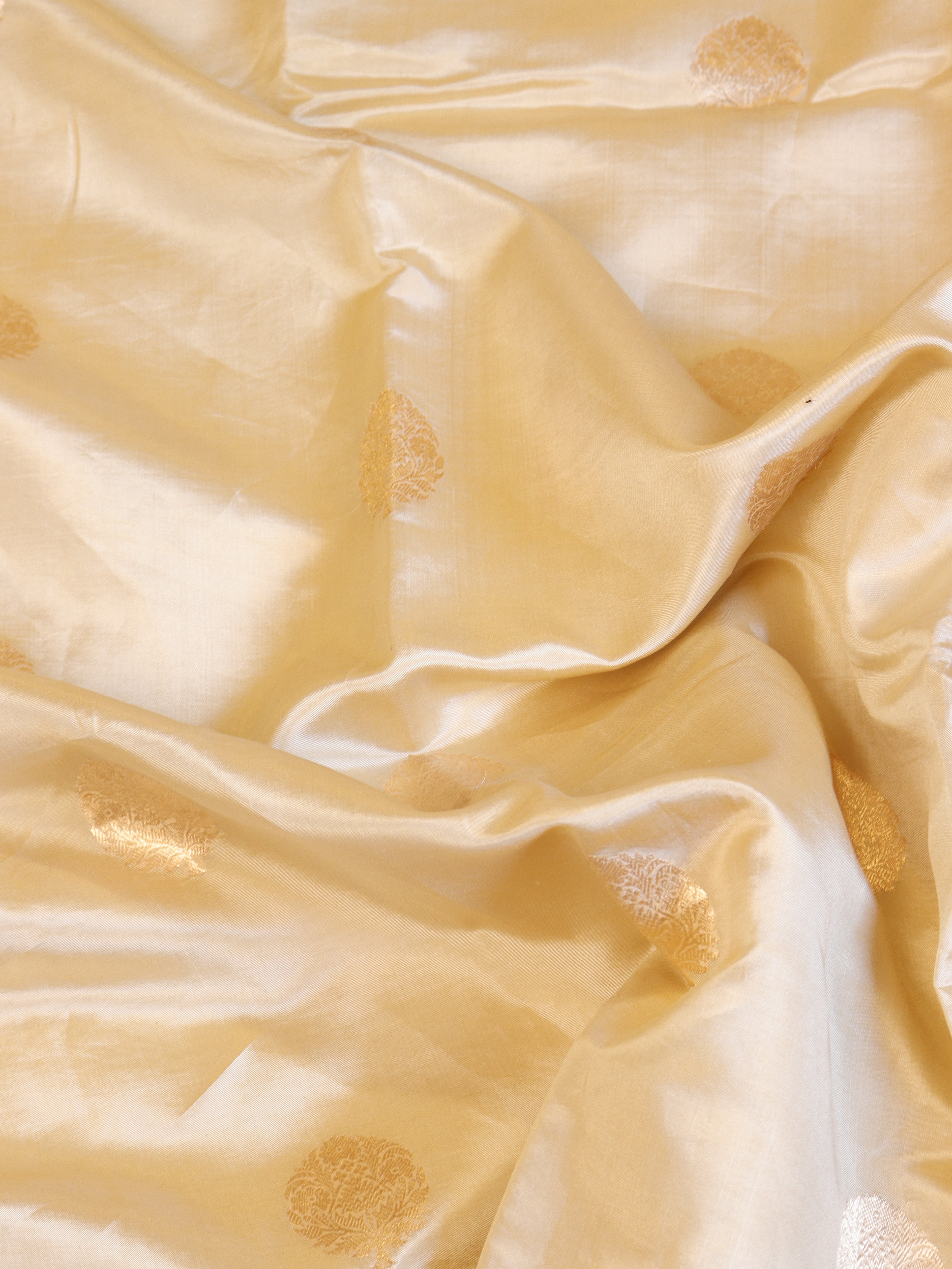 Scallop Border Handloom Pure Soft Katan Silk Saree - Beige