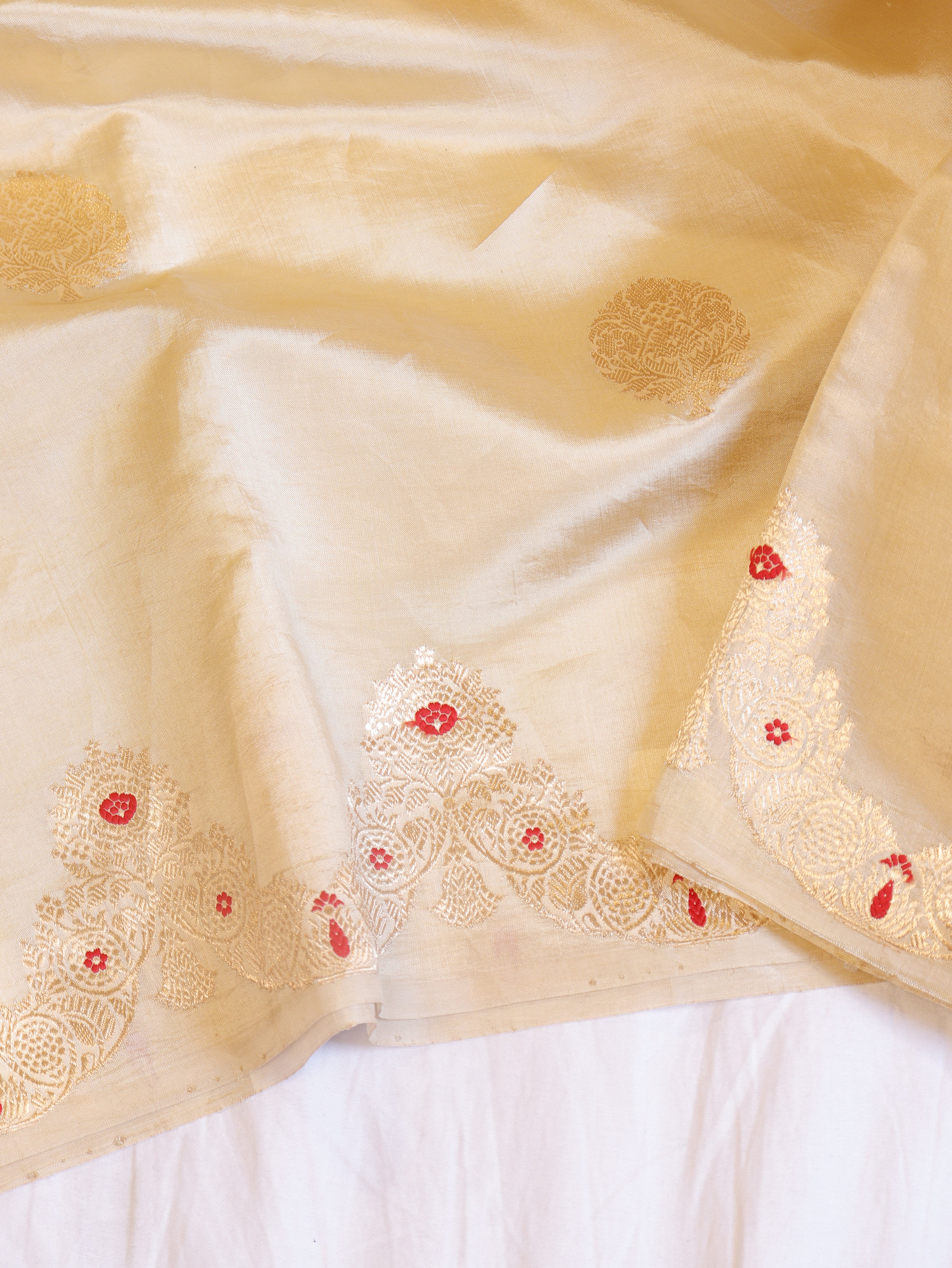 Scallop Border Handloom Pure Soft Katan Silk Saree - Beige