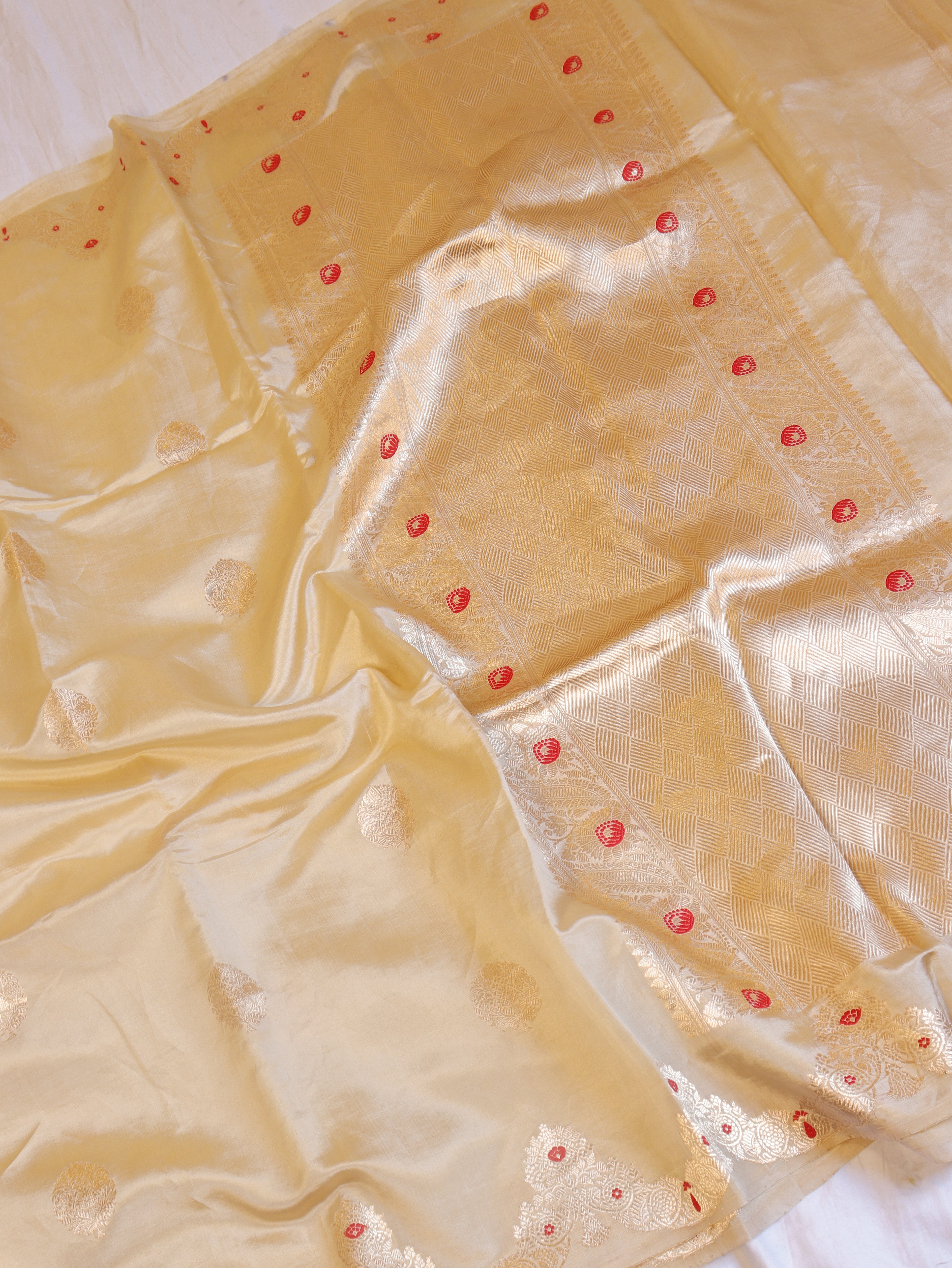 Scallop Border Handloom Pure Soft Katan Silk Saree - Beige