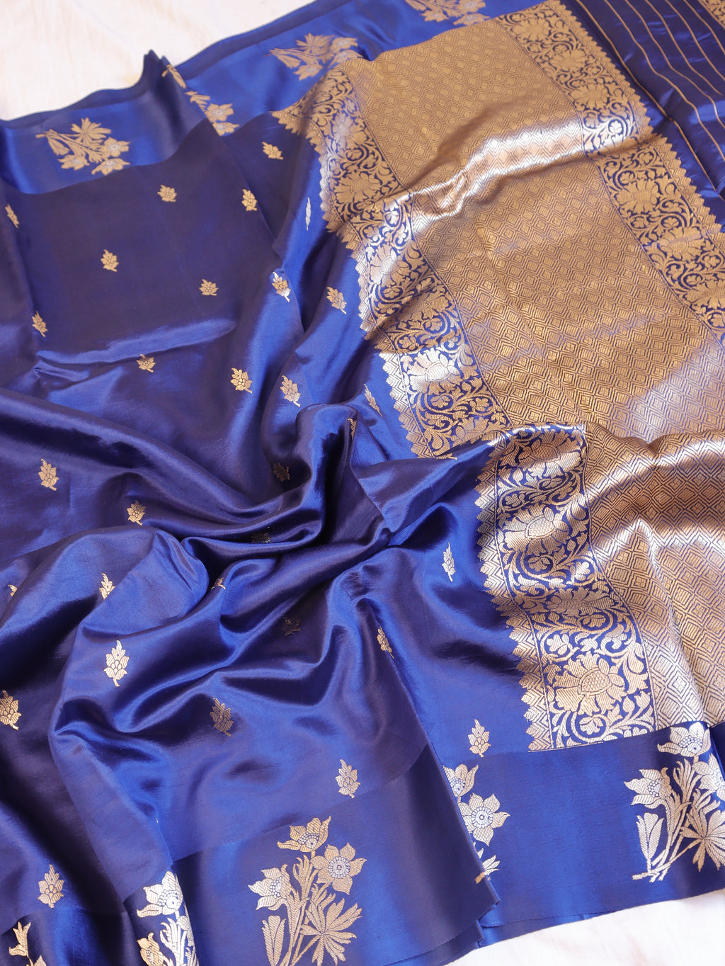 Flower Border Handloom Pure Soft Katan Silk Saree - Blue