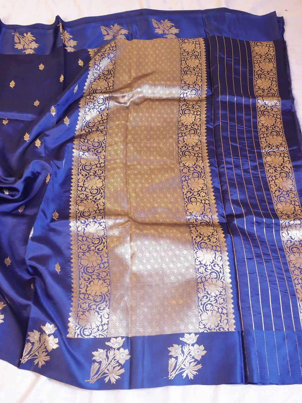 Flower Border Handloom Pure Soft Katan Silk Saree - Blue