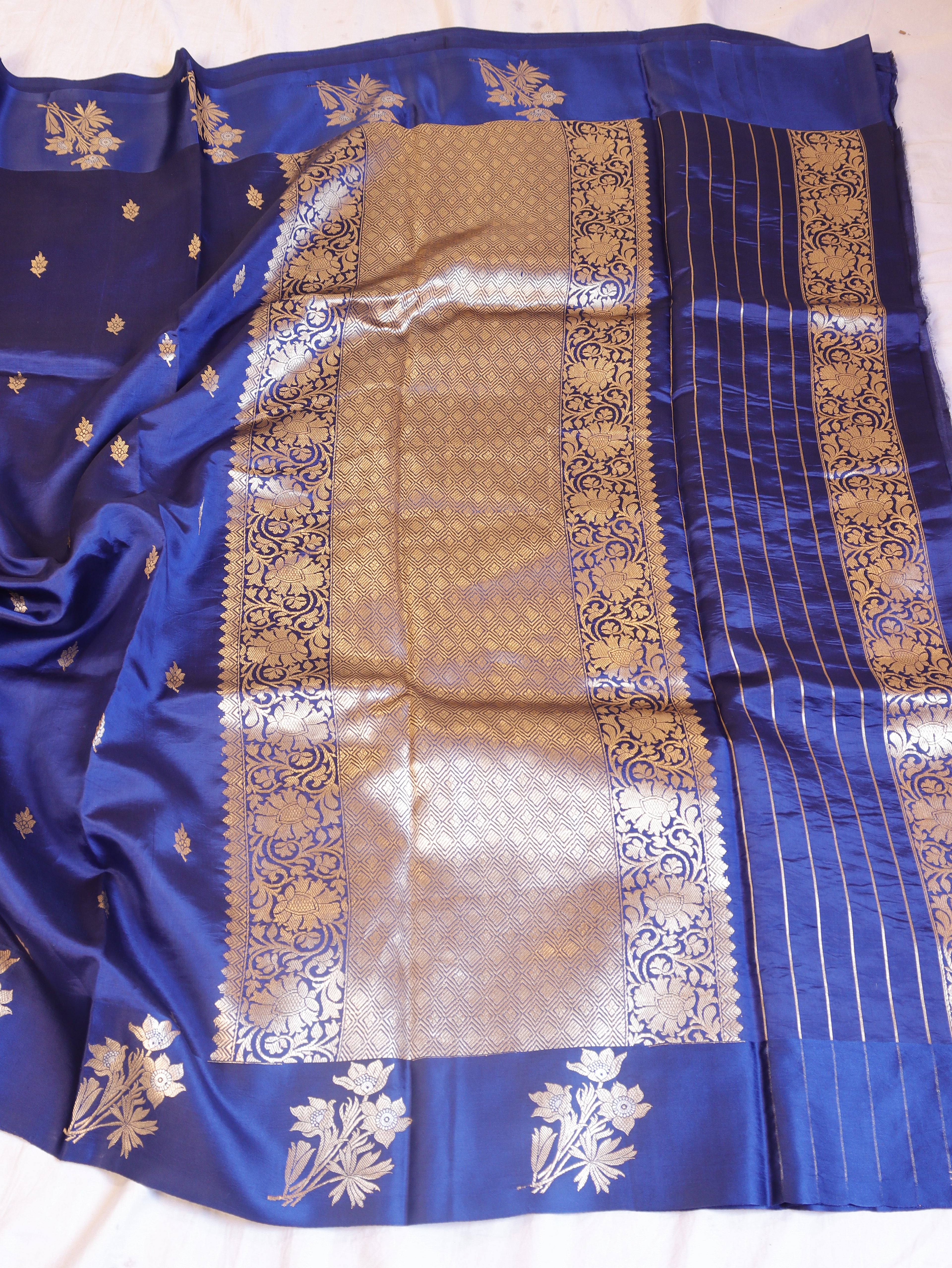 Flower Border Handloom Pure Soft Katan Silk Saree - Blue