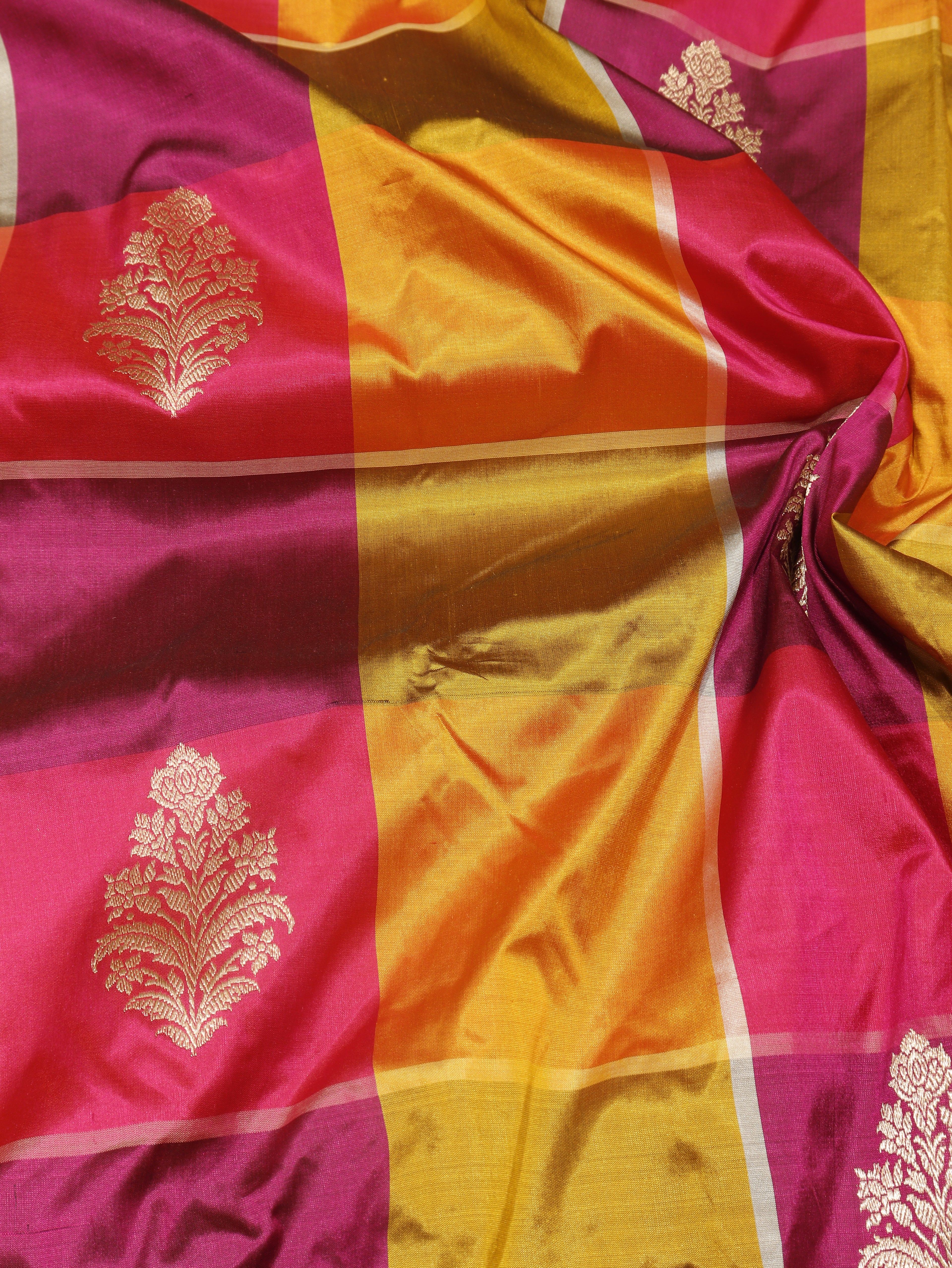 Minimal Border Handloom Pure Katan Silk Saree - Red
