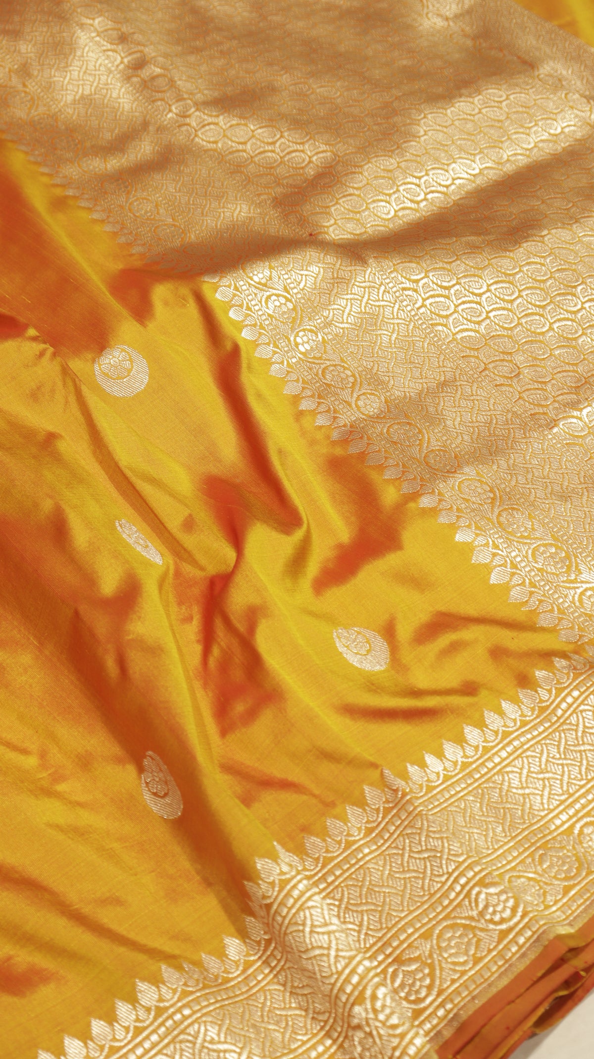 Chand Tara Handwoven Pure Banarasi Silk Saree